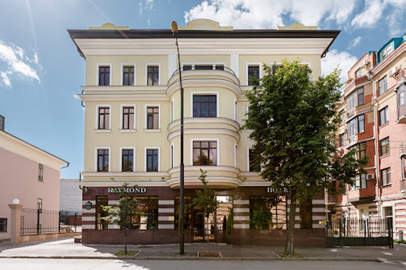 Raymond Hotel
